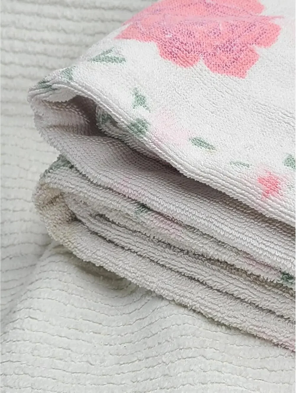 Set of 2 1960s Rose Print Bath Towel 100% Cotton Retro Vintage Bathroom Pinup